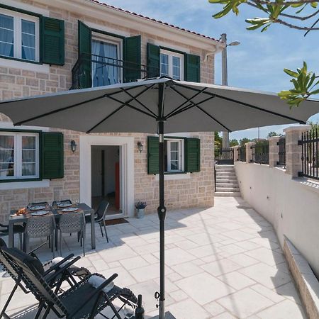 Stunning Home In Primosten With Kitchen Exterior foto